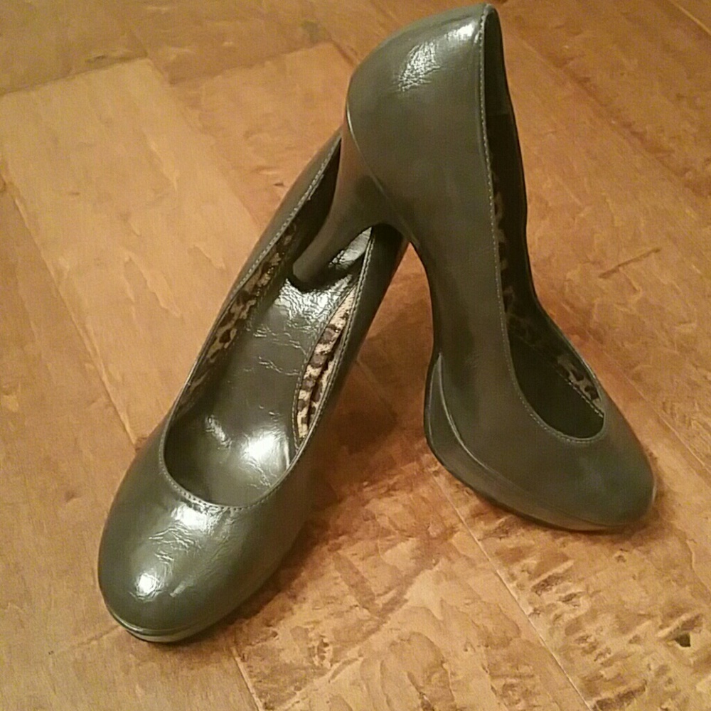 Unlisted grey high heels - Never worn!